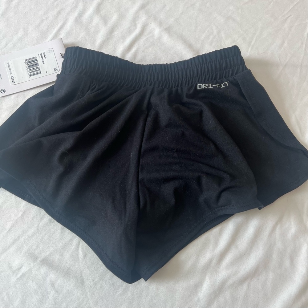 Nike Girls Dri-FIT Black Shorts Size 4 NWT - Picture 2 of 5